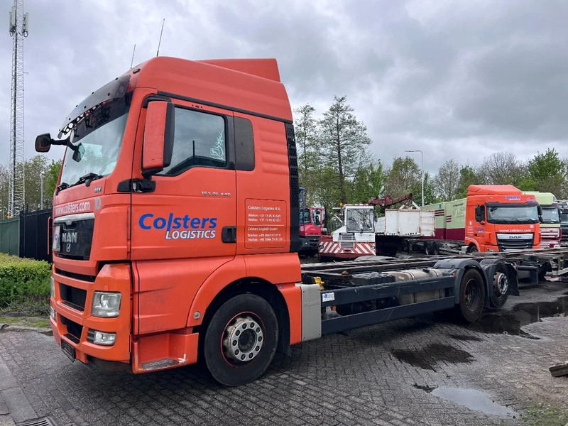 MAN TGX 26.440 XLX 6X2 + HANGER EURO 5 - BDF CHASSIS + RETARDER - Container transporter/ Swap body truck: picture 5 MAN TGX 26.440 XLX 6X2 + HANGER EURO 5 - BDF CHASSIS + RETARDER - Container transporter/ Swap body truck: picture 5