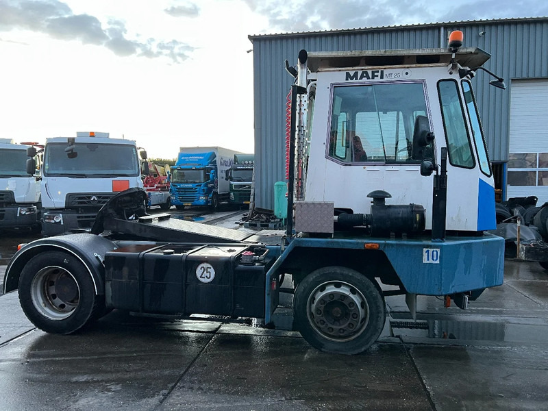 Mafi MT25T131C 4X2 *GEARBOX DON'T GO IN REVERSE* MT25T131C - Terminal tractor: picture 4 Mafi MT25T131C 4X2 *GEARBOX DON'T GO IN REVERSE* MT25T131C - Terminal tractor: picture 4