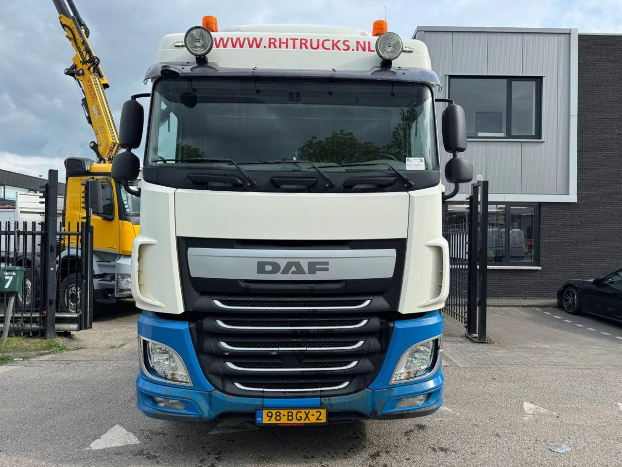 DAF XF 440 4X2 EURO 6 SPOILERS HOLLAND TRUCK - Tractor unit: picture 2 DAF XF 440 4X2 EURO 6 SPOILERS HOLLAND TRUCK - Tractor unit: picture 2