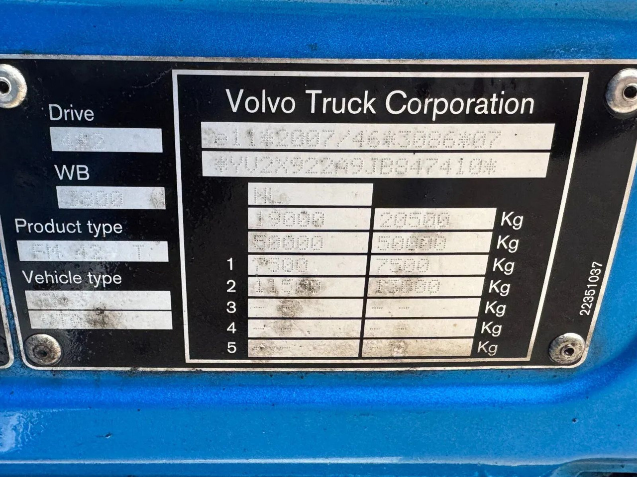 Tractor unit Volvo FM 370 4X2 EURO 6 SKIRTS TÜV TILL 10-2025: picture 14