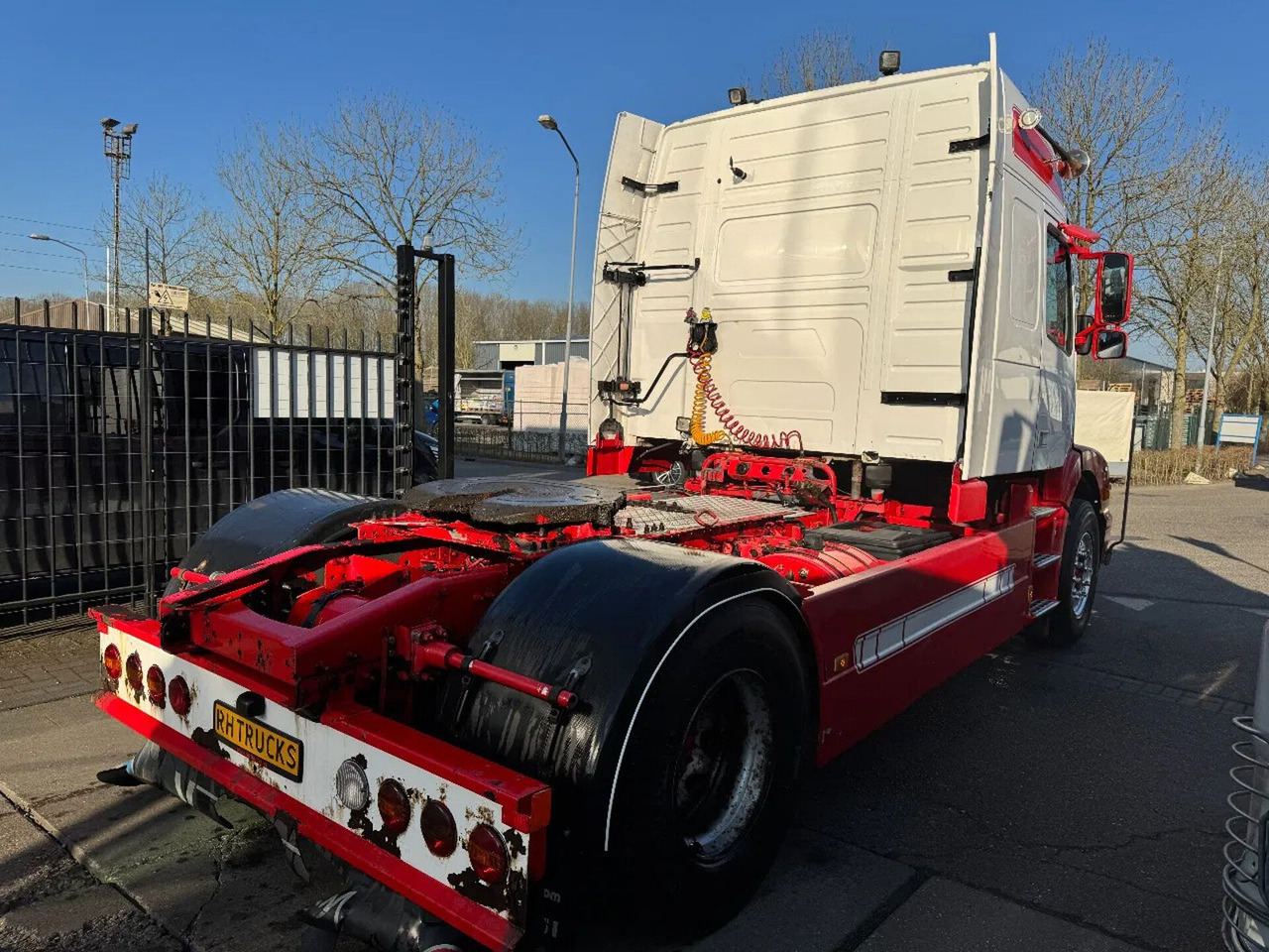Volvo NH 12.460 4X2 - EURO 2 + KIPPER HYDRAULIEK - Tractor unit: picture 4 Volvo NH 12.460 4X2 - EURO 2 + KIPPER HYDRAULIEK - Tractor unit: picture 4