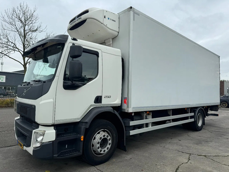 Volvo FE 250 4X2 - EURO 6 + THERMOKING T-500R + DHOLLANDIA LIFT - Refrigerator truck: picture 1 Volvo FE 250 4X2 - EURO 6 + THERMOKING T-500R + DHOLLANDIA LIFT - Refrigerator truck: picture 1