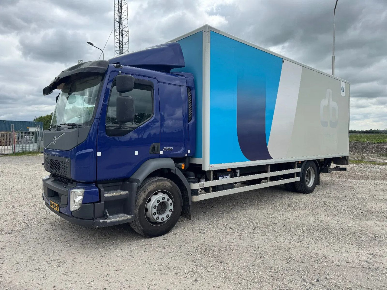 Volvo FL 250 4X2 EURO 6 CARGO LOCK + DHOLLANDIA LIFT T - Box truck: picture 5 Volvo FL 250 4X2 EURO 6 CARGO LOCK + DHOLLANDIA LIFT T - Box truck: picture 5