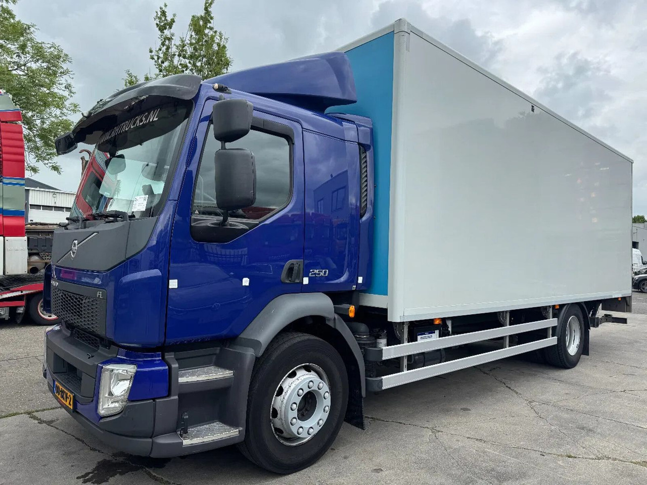 Volvo FL 250 4X2 EURO 6 DHOLLANDIA LIFT + CARGOLOCK TÜ - Box truck: picture 2 Volvo FL 250 4X2 EURO 6 DHOLLANDIA LIFT + CARGOLOCK TÜ - Box truck: picture 2