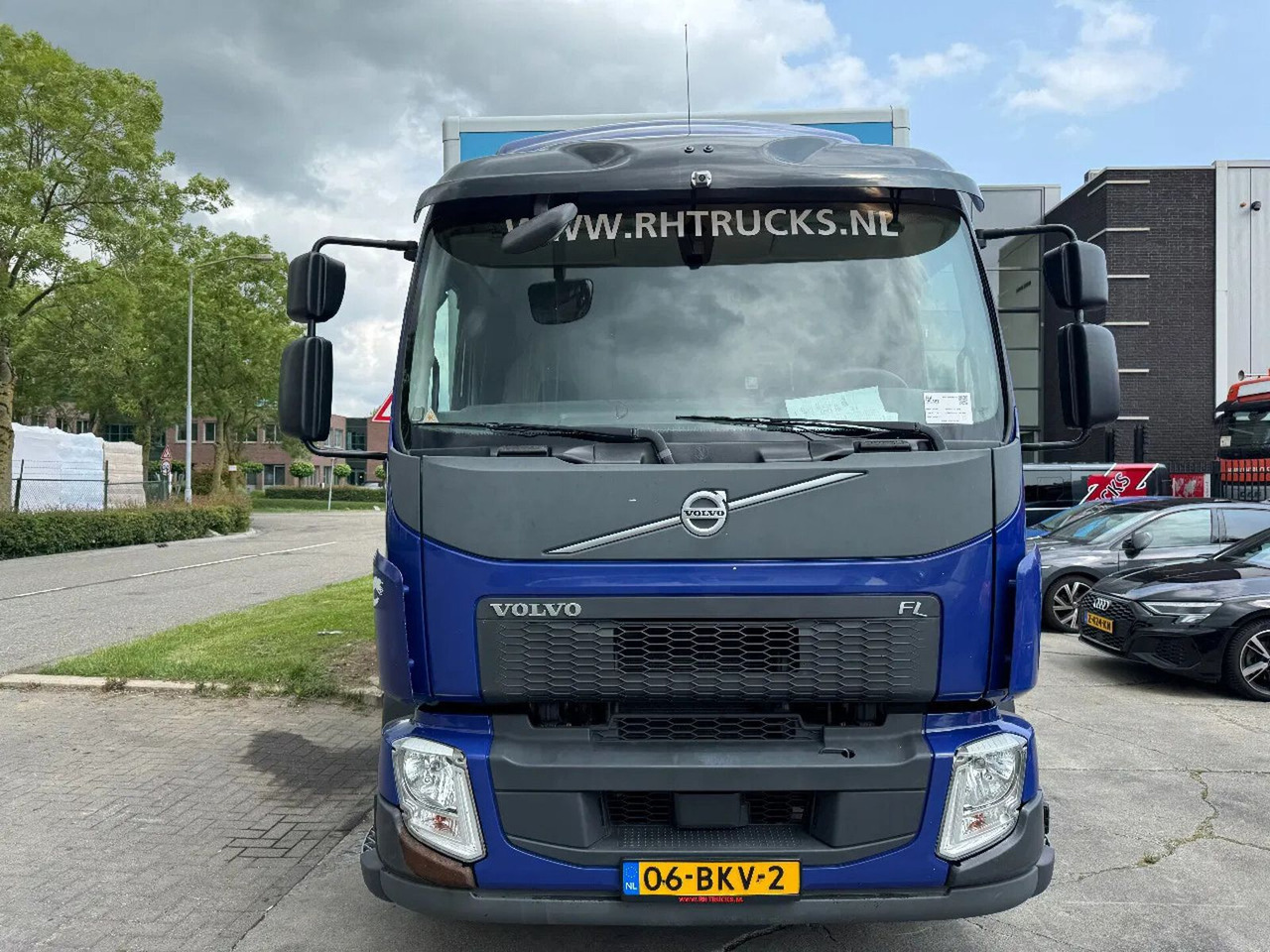 Volvo FL 250 4X2 - EURO 6 + DHOLLANDIA LIFT + TÜV 04-2 - Box truck: picture 3 Volvo FL 250 4X2 - EURO 6 + DHOLLANDIA LIFT + TÜV 04-2 - Box truck: picture 3