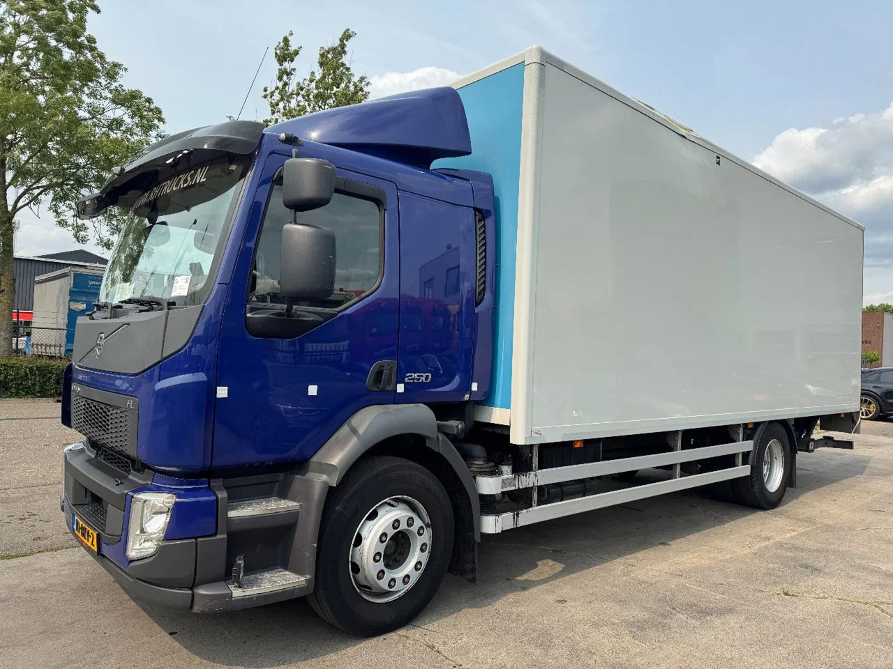 Volvo FL 250 4X2 - EURO 6 + DHOLLANDIA LIFT + TÜV 05-2 - Box truck: picture 2 Volvo FL 250 4X2 - EURO 6 + DHOLLANDIA LIFT + TÜV 05-2 - Box truck: picture 2