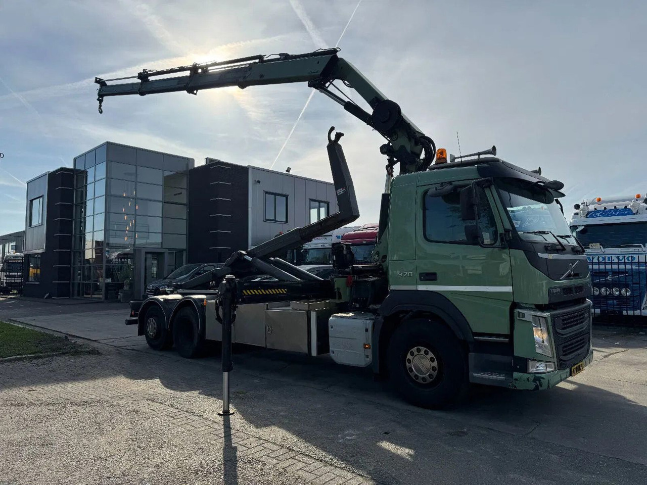 Volvo FM 370 6X2 VDL 21T + HIAB 211 + REMOTE CONTROL - Crane truck: picture 1 Volvo FM 370 6X2 VDL 21T + HIAB 211 + REMOTE CONTROL - Crane truck: picture 1