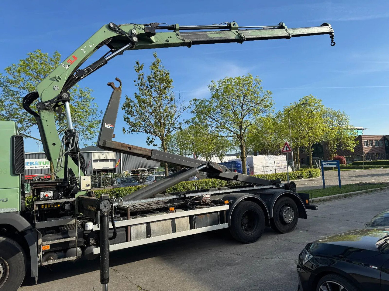 Volvo FM 370 6X2 VDL 21T + HIAB 211 + REMOTE CONTROL - Hook lift truck, Crane truck: picture 3 Volvo FM 370 6X2 VDL 21T + HIAB 211 + REMOTE CONTROL - Hook lift truck, Crane truck: picture 3