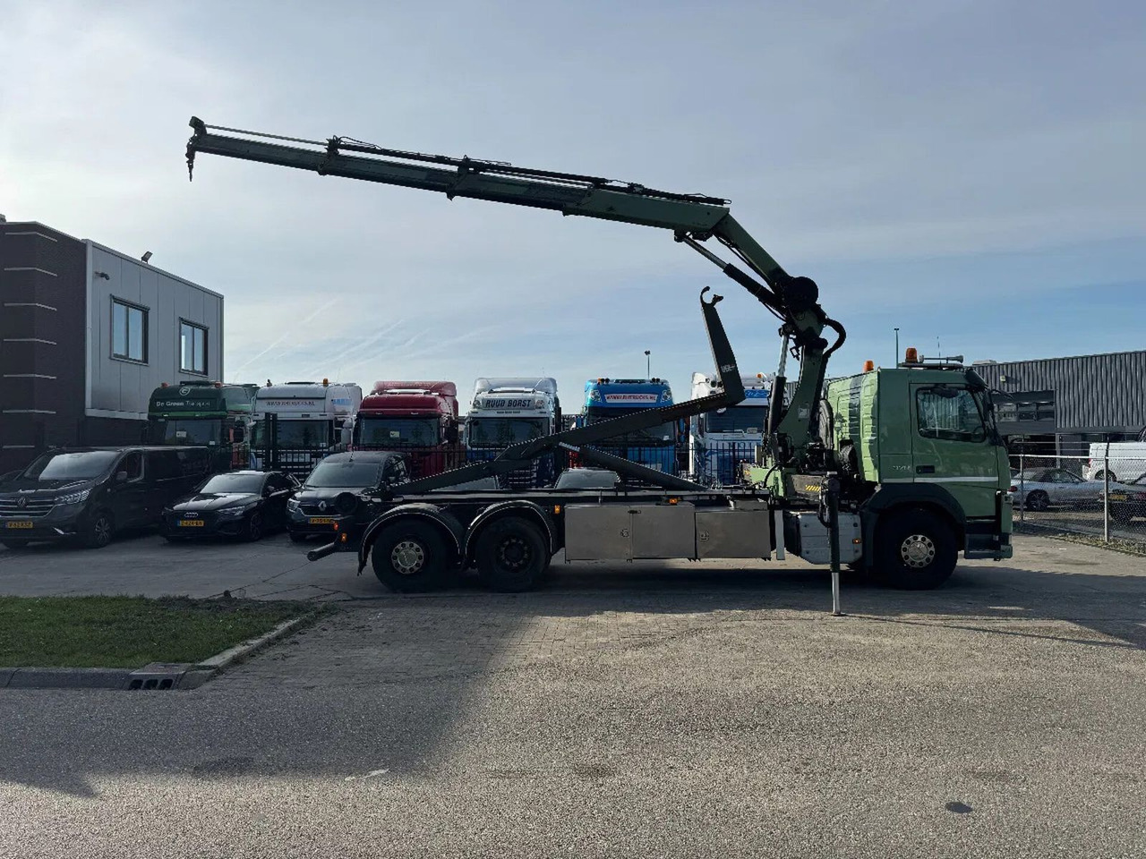 Volvo FM 370 6X2 VDL 21T + HIAB 211 + REMOTE CONTROL - Hook lift truck, Crane truck: picture 5 Volvo FM 370 6X2 VDL 21T + HIAB 211 + REMOTE CONTROL - Hook lift truck, Crane truck: picture 5