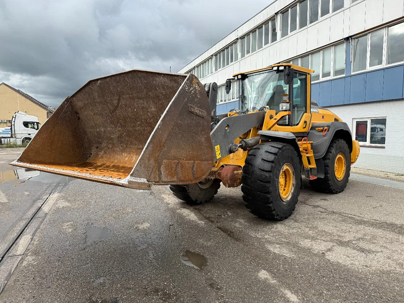Volvo L120H, CE, 8314 UUR + CDC-STEERING - Wheel loader: picture 3 Volvo L120H, CE, 8314 UUR + CDC-STEERING - Wheel loader: picture 3