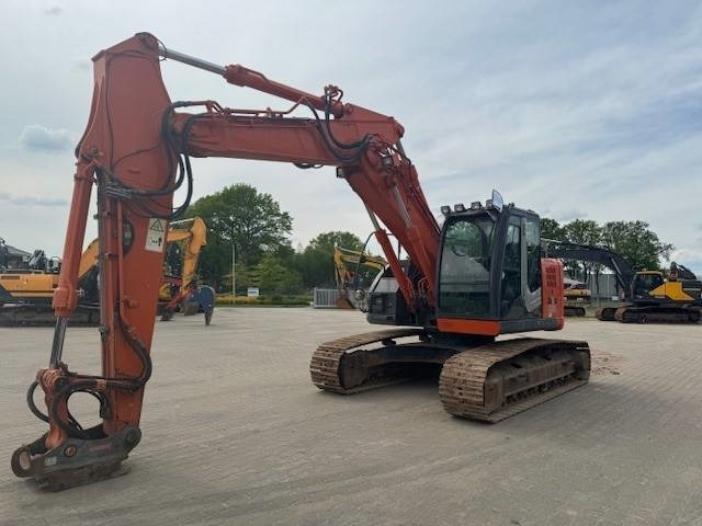 HITACHI ZX 225USLC-3 - Crawler excavator: picture 2 HITACHI ZX 225USLC-3 - Crawler excavator: picture 2
