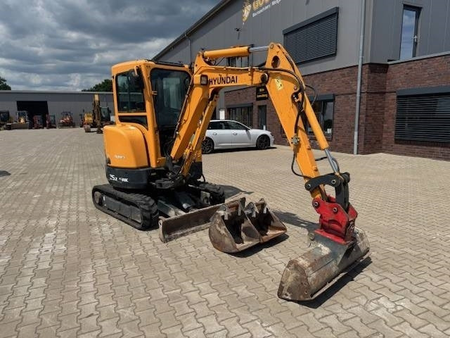 HYUNDAI R25Z-9 AK - Mini excavator: picture 3 HYUNDAI R25Z-9 AK - Mini excavator: picture 3