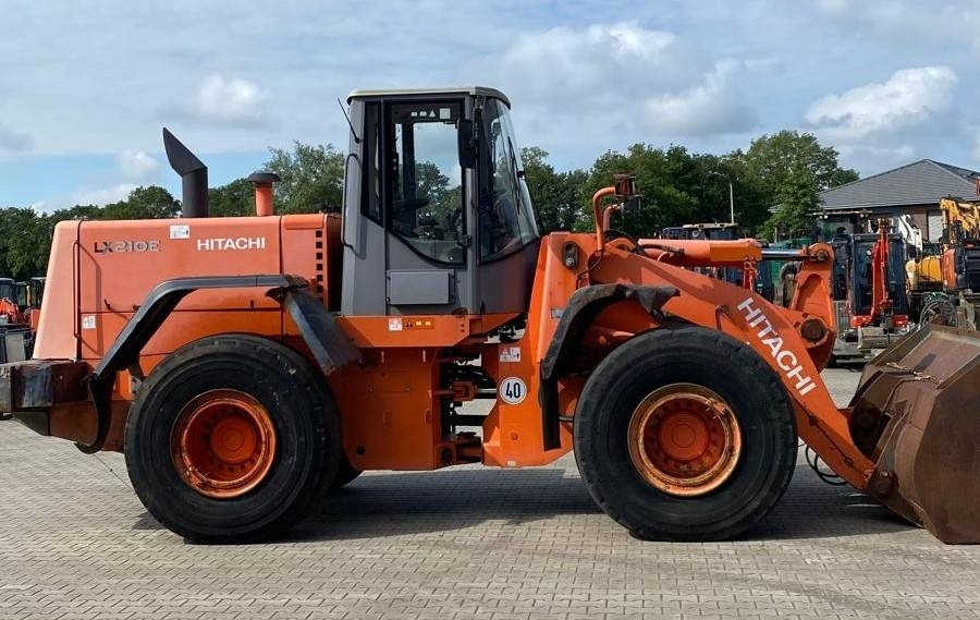 Hitachi LX 210 E - Wheel loader: picture 2 Hitachi LX 210 E - Wheel loader: picture 2