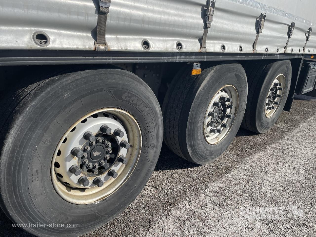 SCHMITZ Curtainsider Standard - Curtainsider semi-trailer: picture 2 SCHMITZ Curtainsider Standard - Curtainsider semi-trailer: picture 2