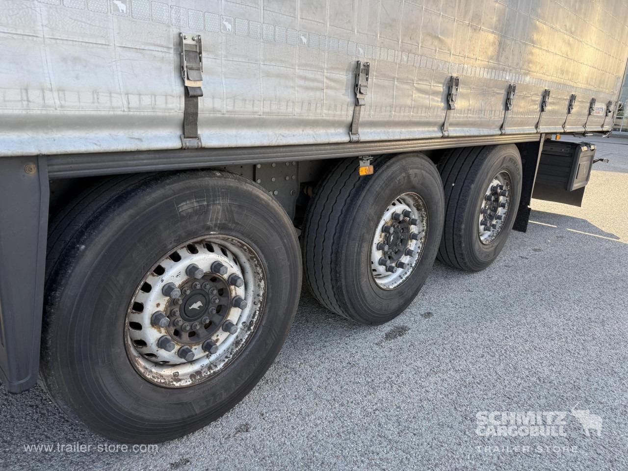 SCHMITZ Curtainsider Standard - Curtainsider semi-trailer: picture 4 SCHMITZ Curtainsider Standard - Curtainsider semi-trailer: picture 4