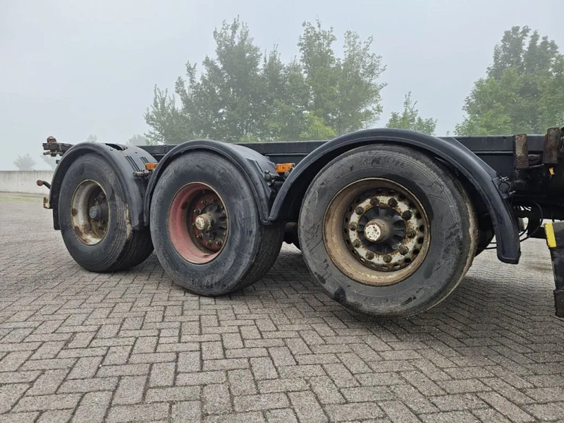 Container transporter/ Swap body semi-trailer Broshuis MFCC Multi - Lifting axle - 2x20FT / 40FTHC / 45FTHC: picture 8 Container transporter/ Swap body semi-trailer Broshuis MFCC Multi - Lifting axle - 2x20FT / 40FTHC / 45FTHC: picture 8