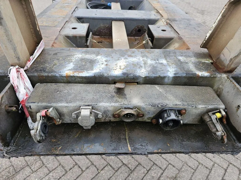 Container transporter/ Swap body semi-trailer Broshuis MFCC Multi - Lifting axle - 2x20FT / 40FTHC / 45FTHC: picture 14 Container transporter/ Swap body semi-trailer Broshuis MFCC Multi - Lifting axle - 2x20FT / 40FTHC / 45FTHC: picture 14