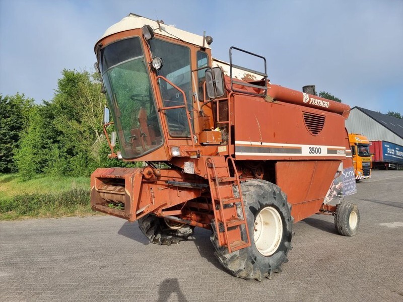 Laverda 3500 - Combine harvester: picture 1 Laverda 3500 - Combine harvester: picture 1