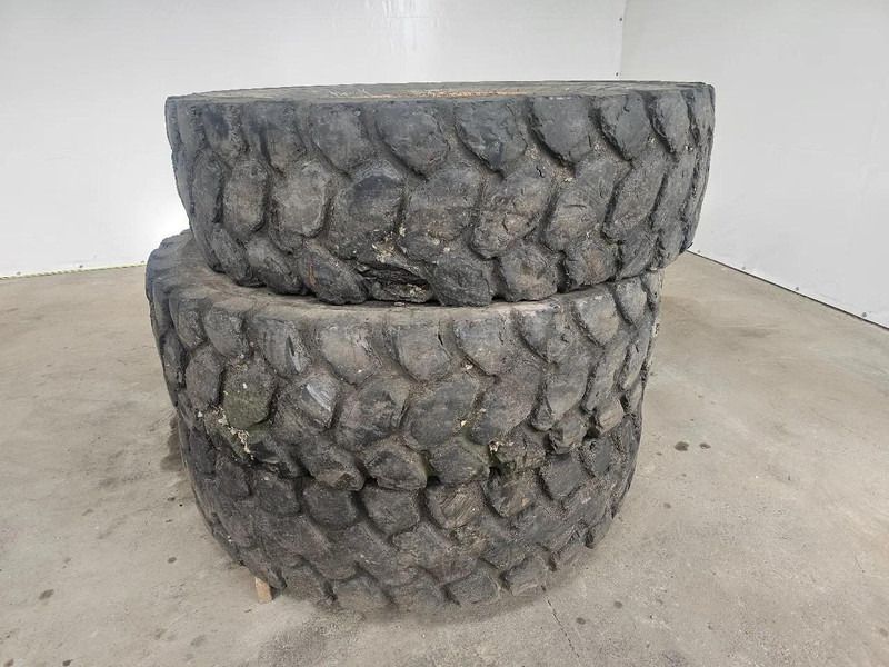 Michelin 18.00 R33 - Tire: picture 1 Michelin 18.00 R33 - Tire: picture 1