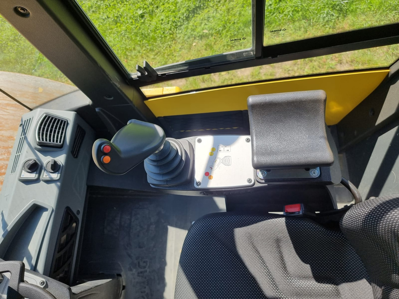 Roller BOMAG BW 213 D-5 PL: picture 17