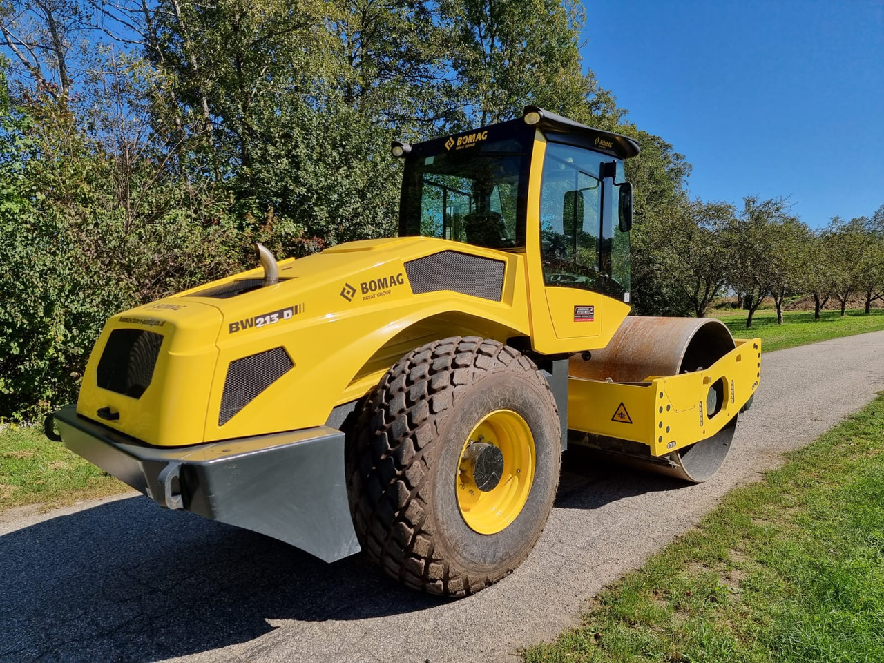 Roller BOMAG BW 213 D-5 PL: picture 7