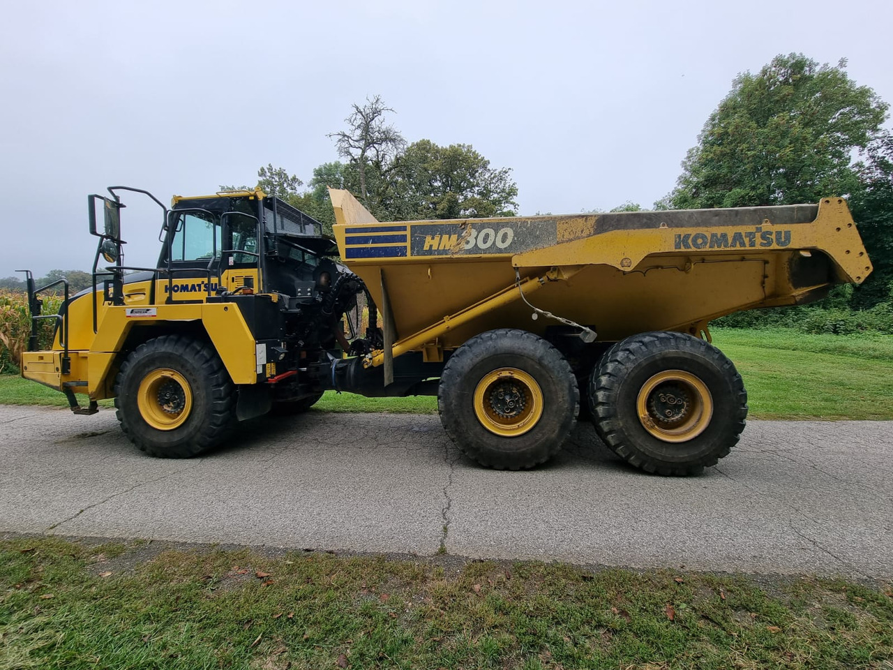 KOMATSU HM 300-5EO - Rigid dumper/ Rock truck: picture 1 KOMATSU HM 300-5EO - Rigid dumper/ Rock truck: picture 1