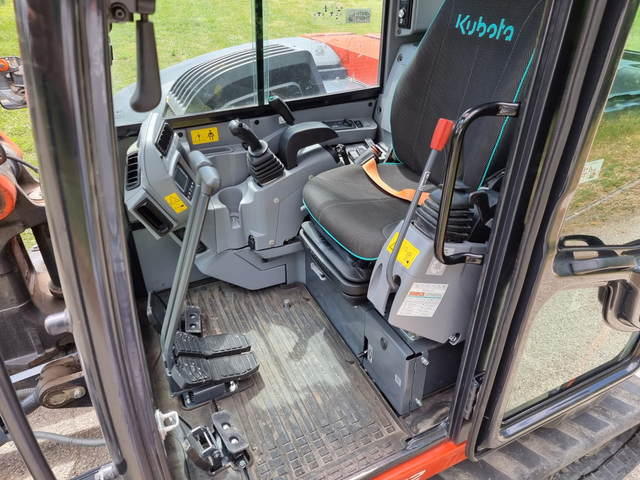 Mini excavator KUBOTA KX 080-4a2: picture 16