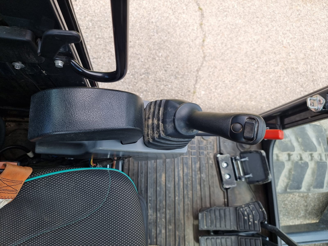 Mini excavator KUBOTA KX 080-4a2: picture 19