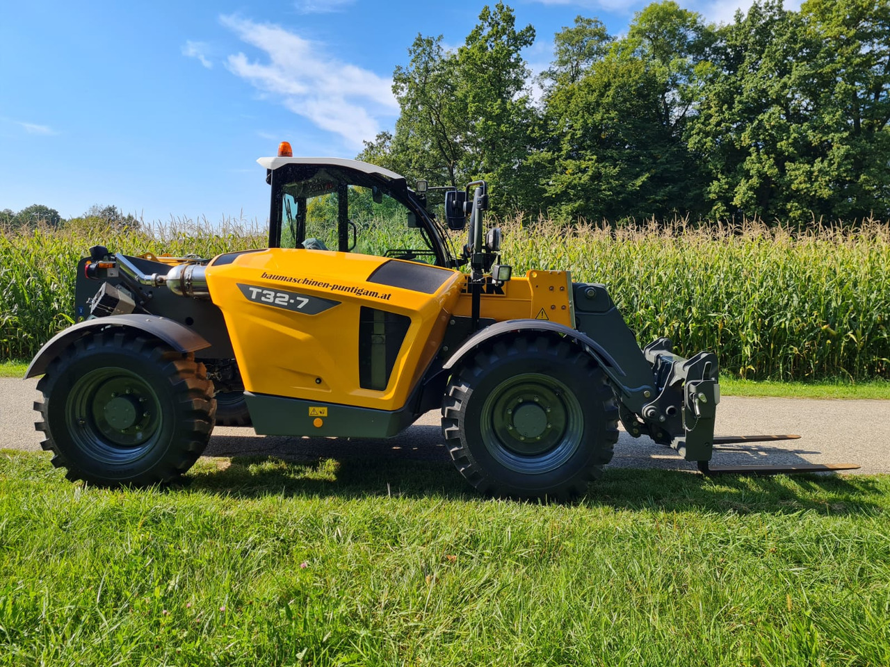LIEBHERR T 32-7 - Telescopic handler: picture 2 LIEBHERR T 32-7 - Telescopic handler: picture 2