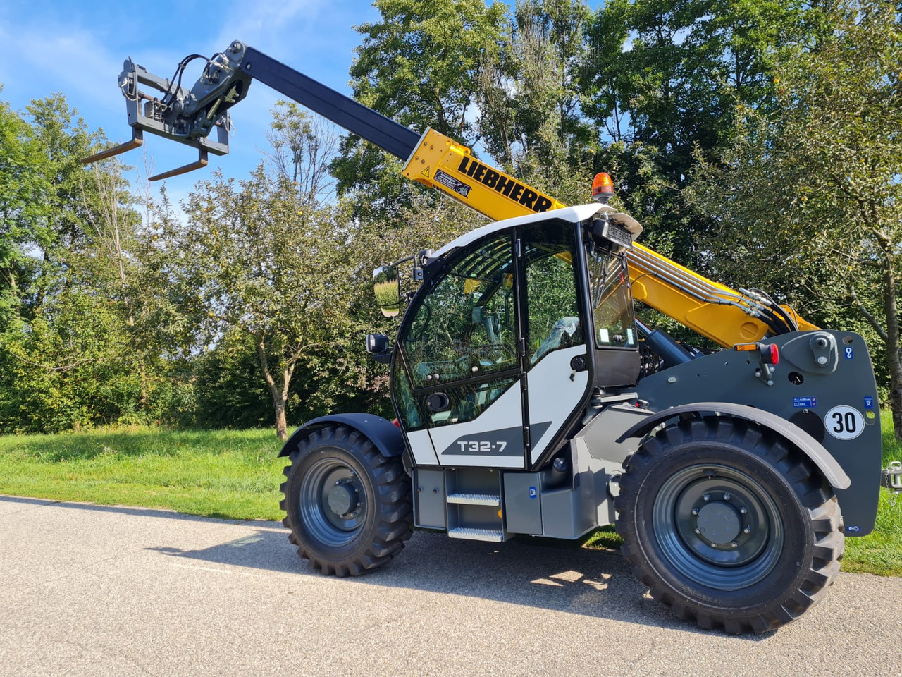 LIEBHERR T 32-7 - Telescopic handler: picture 4 LIEBHERR T 32-7 - Telescopic handler: picture 4