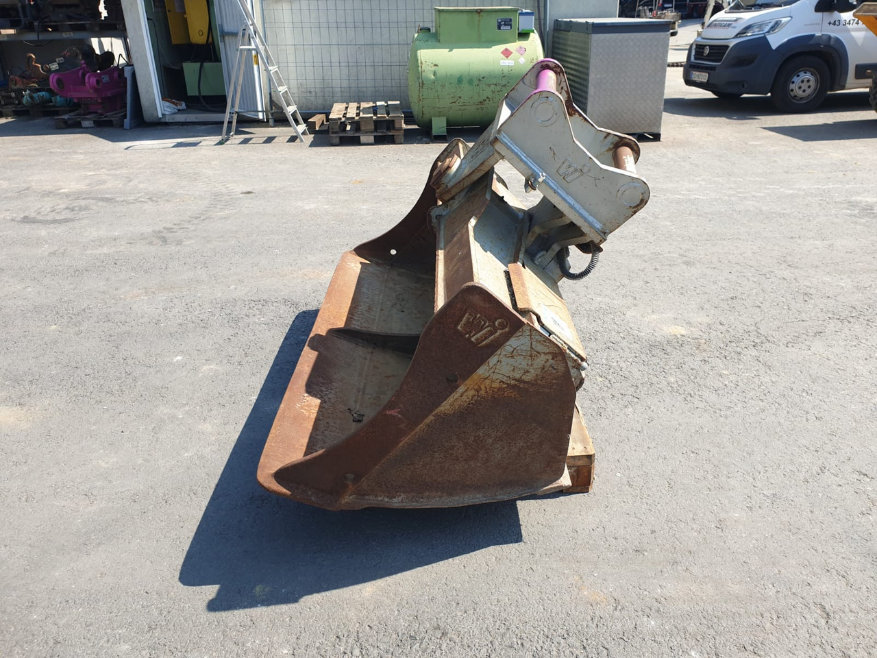 Winkelbauer Ditch-cleaning-bucket 180 cm - Excavator bucket for Crawler excavator: picture 2 Winkelbauer Ditch-cleaning-bucket 180 cm - Excavator bucket for Crawler excavator: picture 2