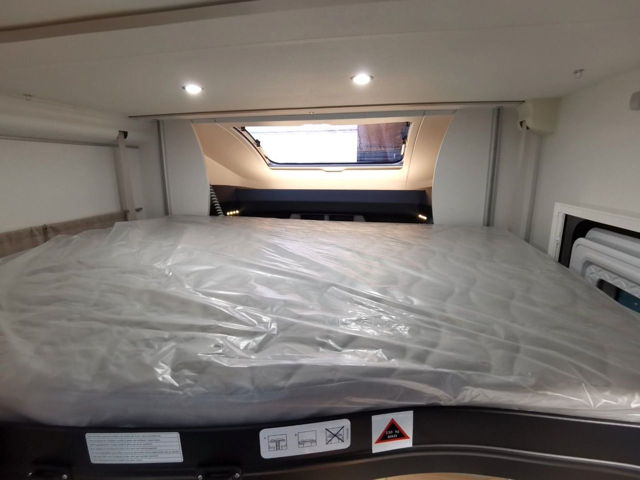 Semi-integrated motorhome Chausson 627 TITANIUM / - 2026 -/ EINZELBETTEN & HUBBETT: picture 22