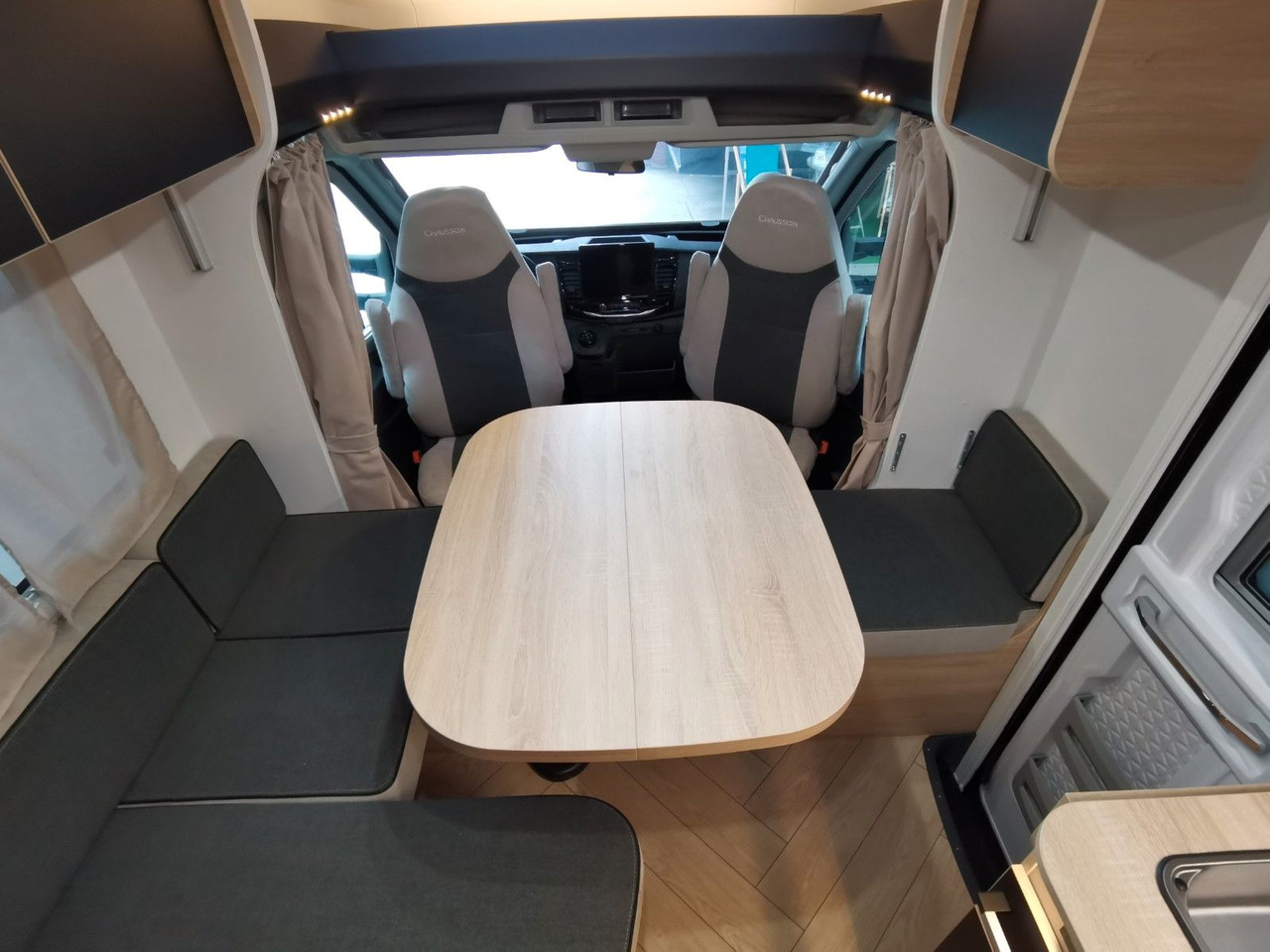 Semi-integrated motorhome Chausson 627 TITANIUM / - 2026 -/ EINZELBETTEN & HUBBETT: picture 15