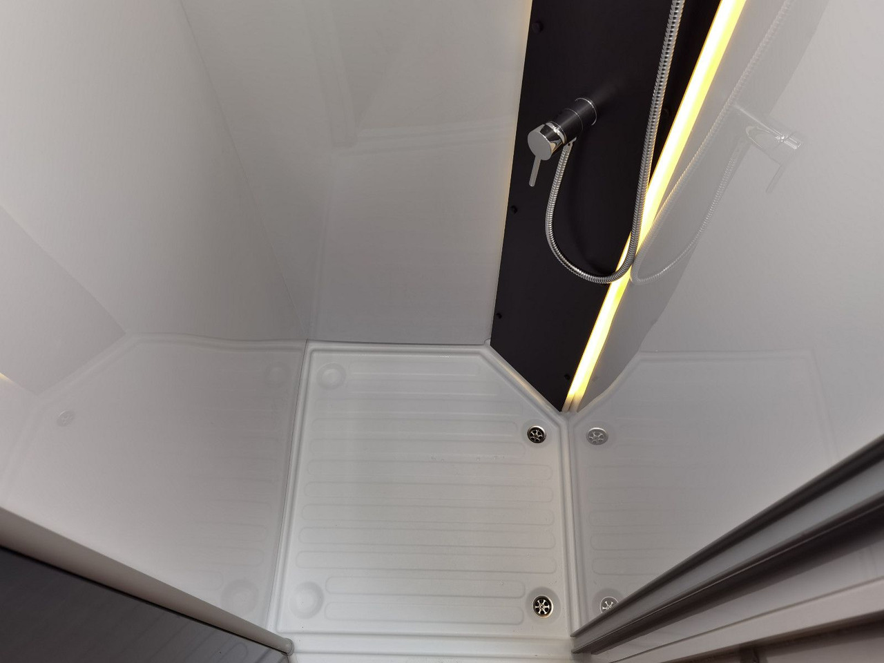 Semi-integrated motorhome Chausson 630 TITANIUM / - 2026 - / EINZEL. - HUBBETTEN: picture 18
