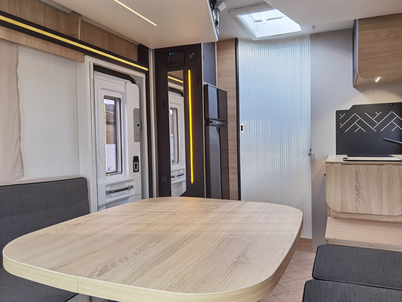 Semi-integrated motorhome Chausson 630 TITANIUM / - 2026 - / EINZEL. - HUBBETTEN: picture 8