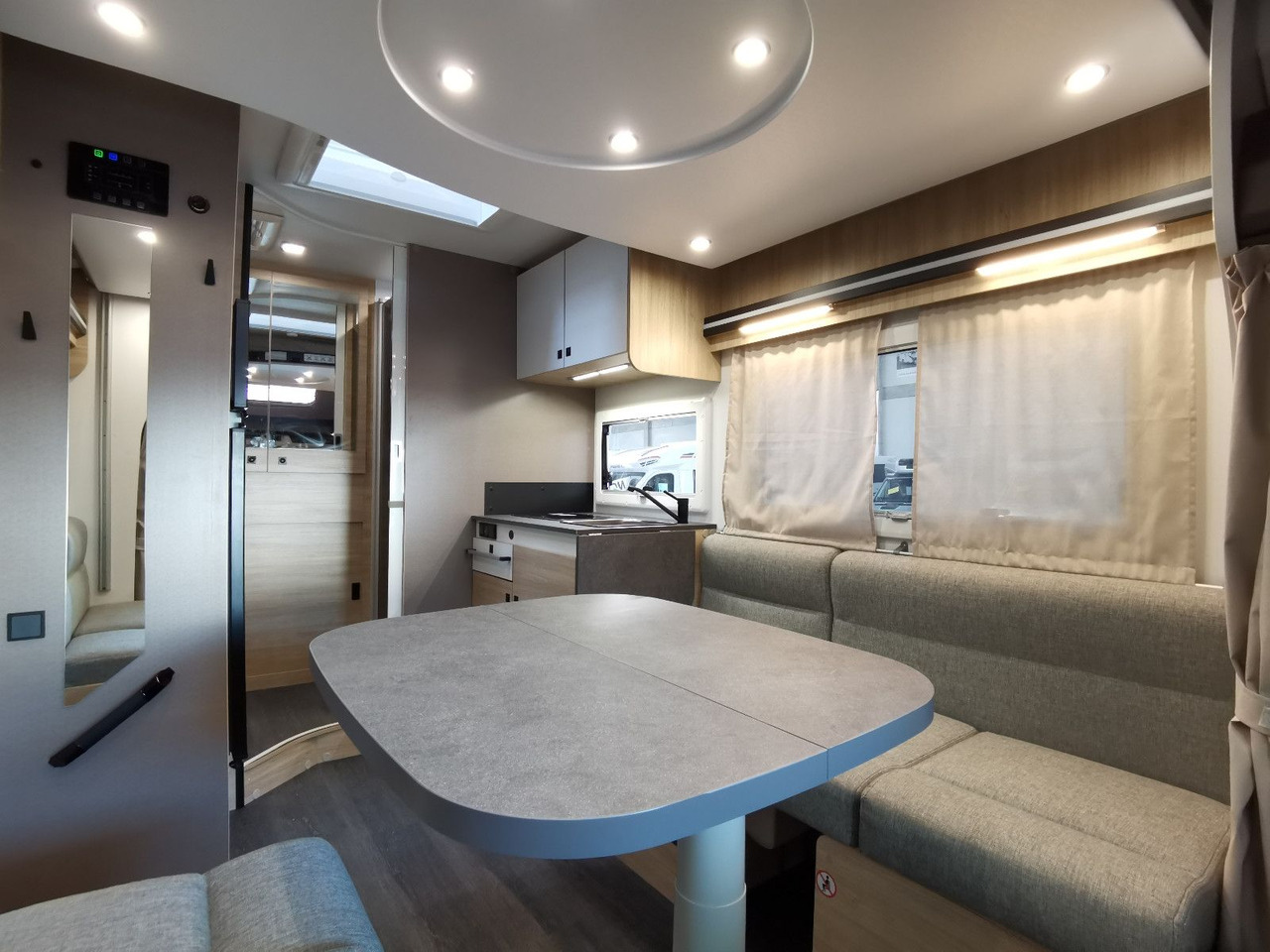 Semi-integrated motorhome Chausson 650 FIRST LINE /-2025-/ARCTIC-PAKET/XXL- HUBBETT: picture 8