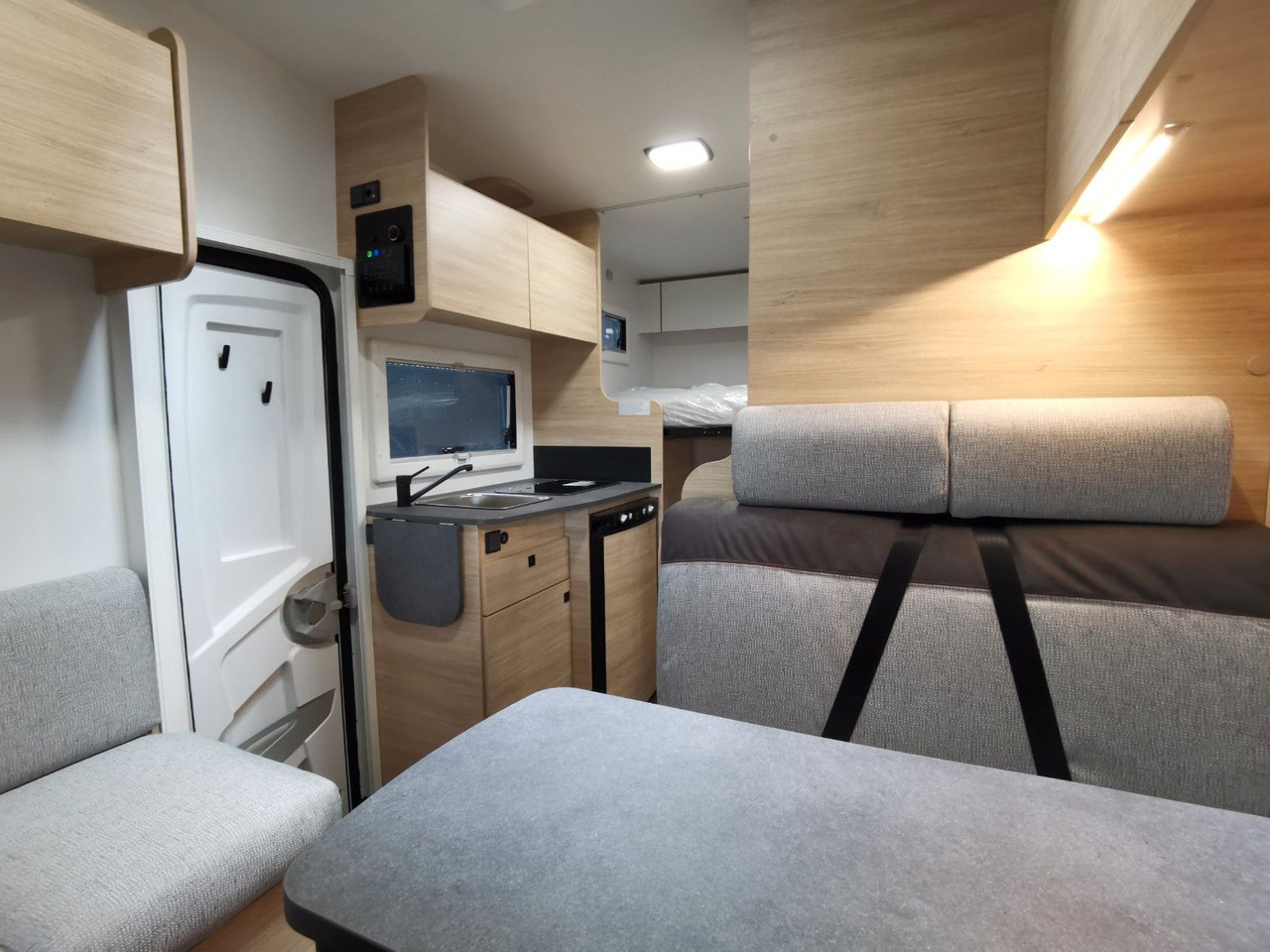 Alcove motorhome Chausson C 514 / 140PS / ARCTIC & ZUBEHÖR - PAKET / 5.99M: picture 12 Alcove motorhome Chausson C 514 / 140PS / ARCTIC & ZUBEHÖR - PAKET / 5.99M: picture 12