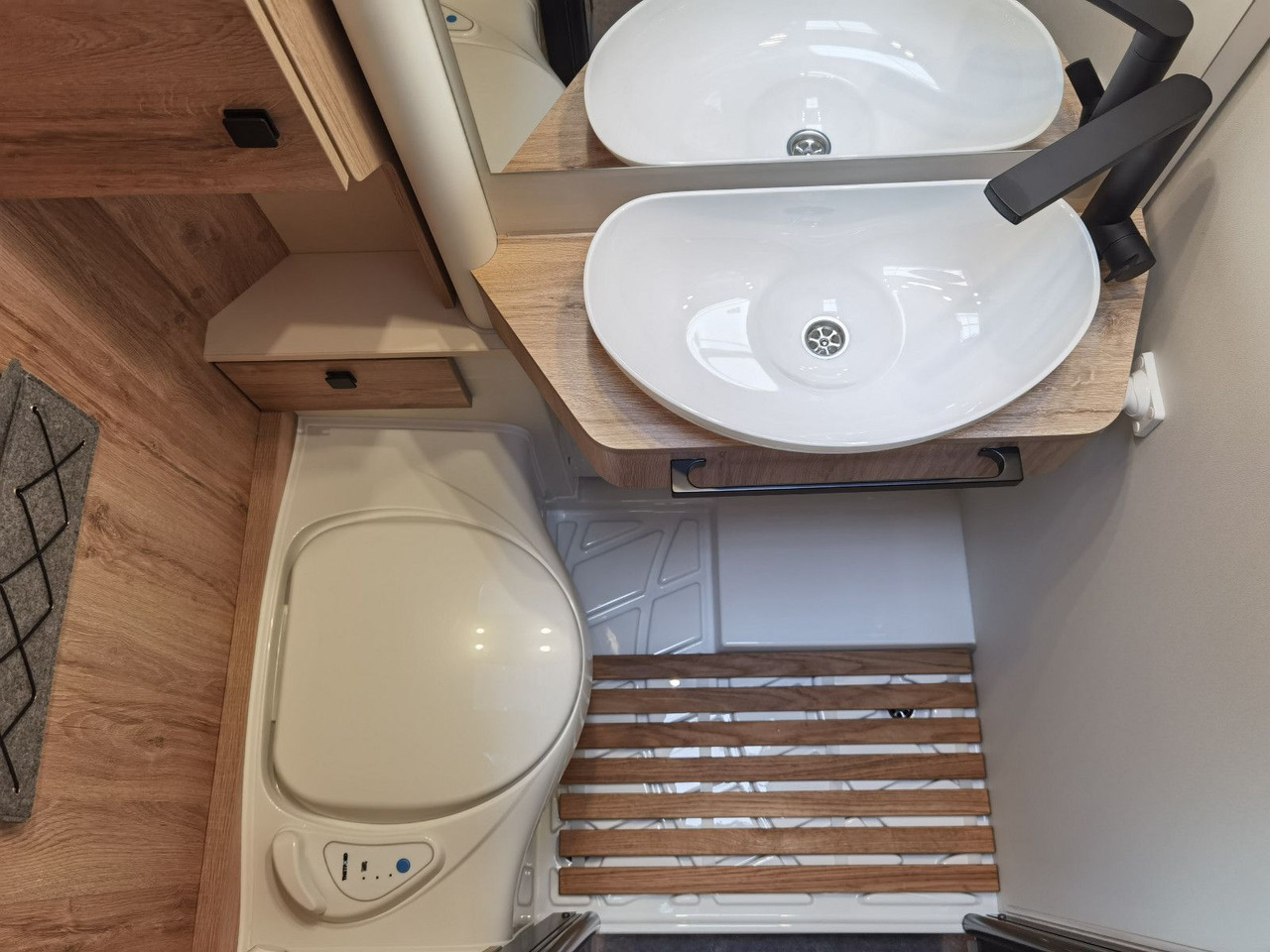 Semi-integrated motorhome Eura Mobil XTURA 686 EF / - 2025 - / 4x4 - FERNREISEMOBIL: picture 29