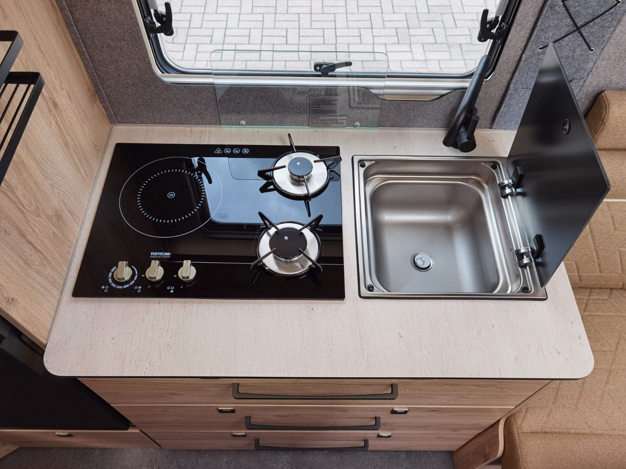 Semi-integrated motorhome Eura Mobil XTURA 686 EF / MODELL 2025 / 4x4- FERNREISEMOBIL: picture 19