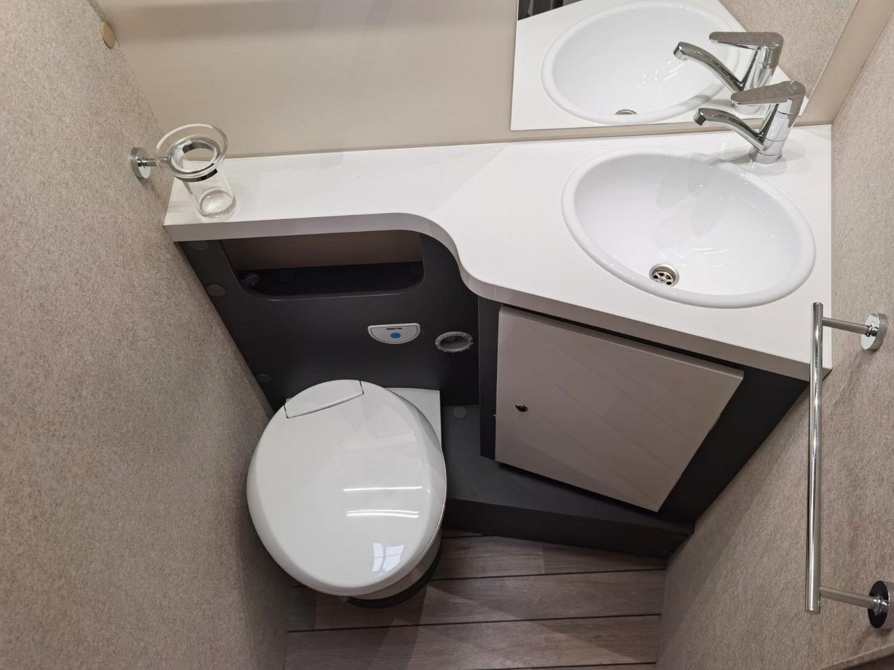 Semi-integrated motorhome Forster T 745 EB /-2025-/ 140PS / EINZELBETTEN & HUBBETT: picture 22