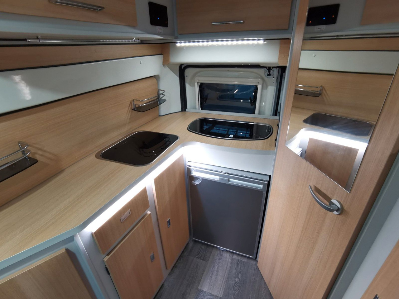 Camper van Karmann DEXTER 550 / 140PS / CONCEPT - PAKET & HUBBETT: picture 11