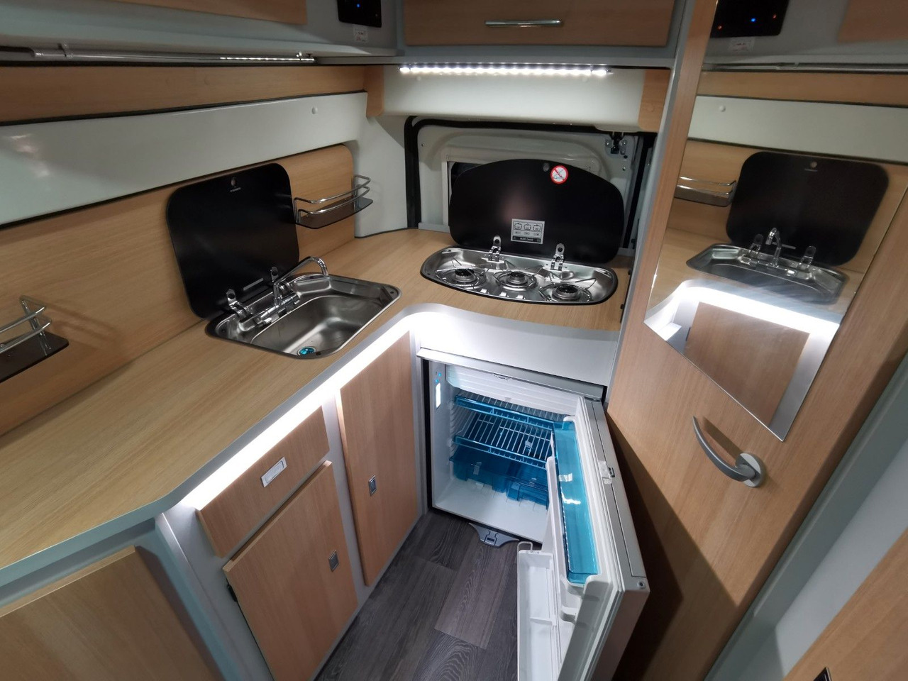 Camper van Karmann DEXTER 550 / 140PS / CONCEPT - PAKET & HUBBETT: picture 13
