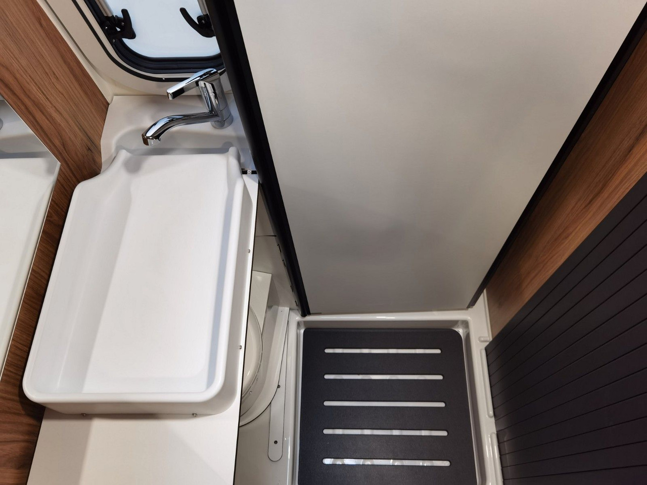 Leasing of  Karmann DEXTER 580 /-MODELL 2026-/ PANORAMA DACHFENSTER Karmann DEXTER 580 /-MODELL 2026-/ PANORAMA DACHFENSTER: picture 18