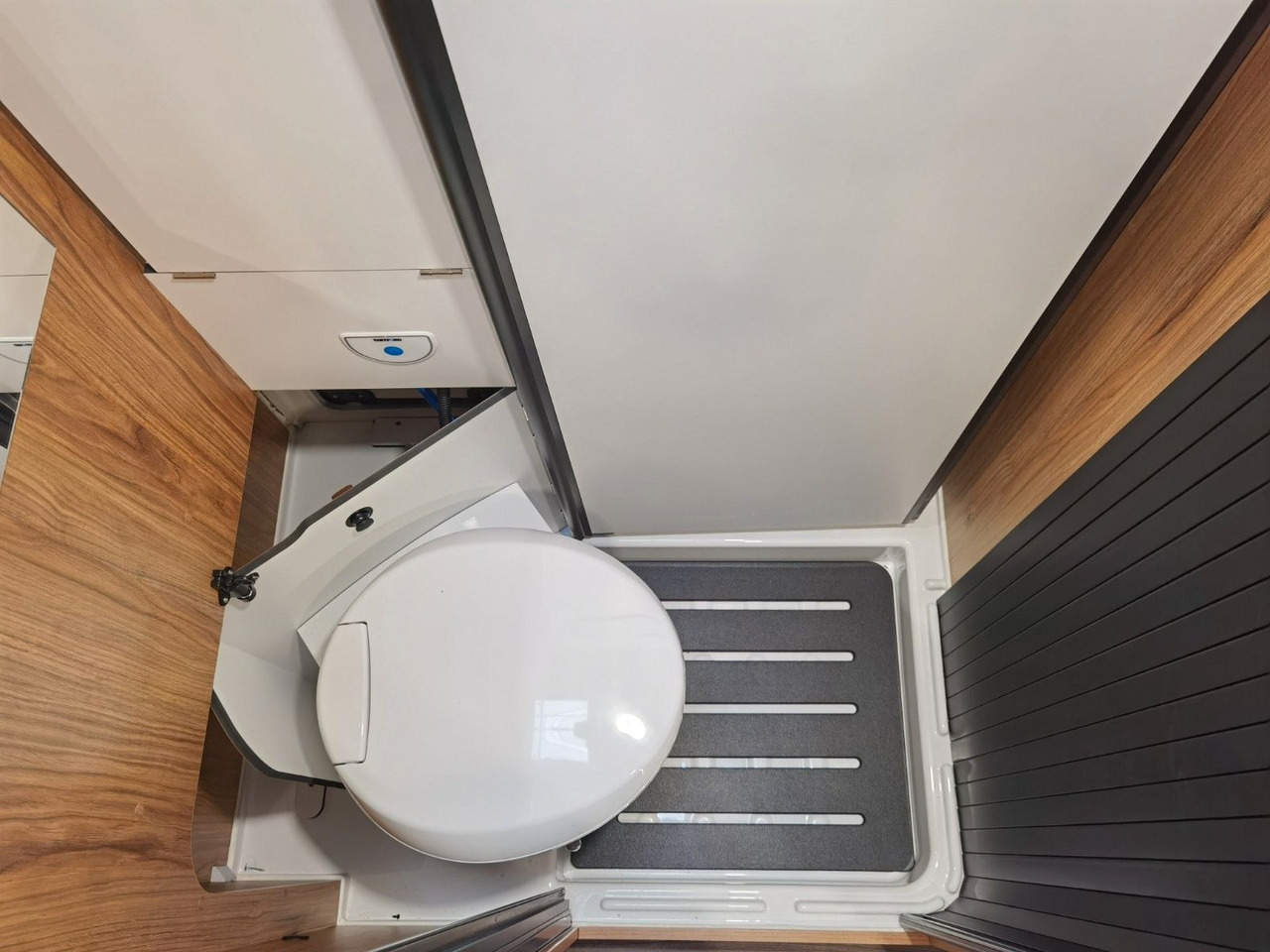 Leasing of  Karmann DEXTER 580 /-MODELL 2026-/ PANORAMA DACHFENSTER Karmann DEXTER 580 /-MODELL 2026-/ PANORAMA DACHFENSTER: picture 19