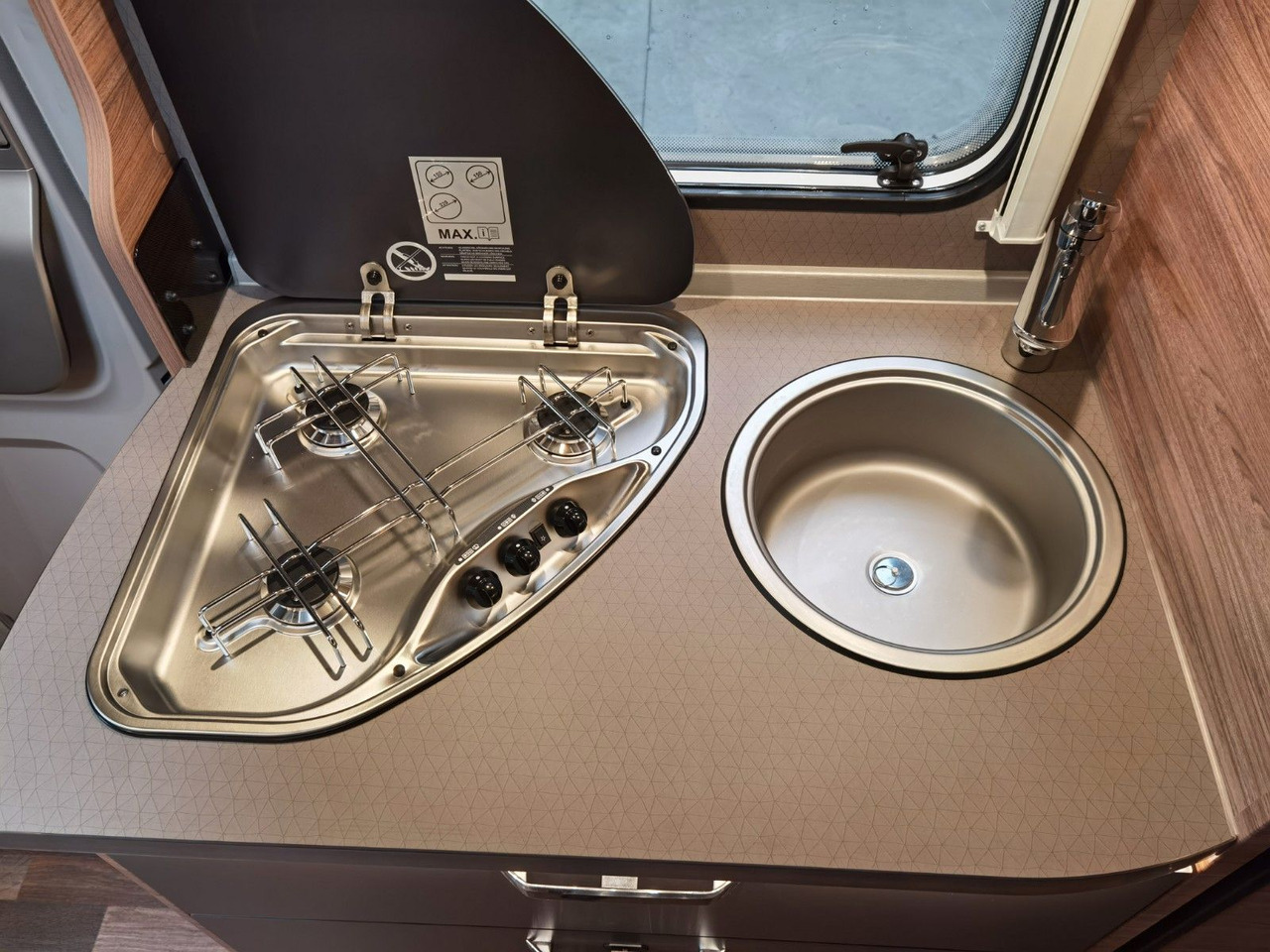 Semi-integrated motorhome Weinsberg CARACOMPACT 600 MEG EDITION-PEPPER/ EINZELBETTEN: picture 14