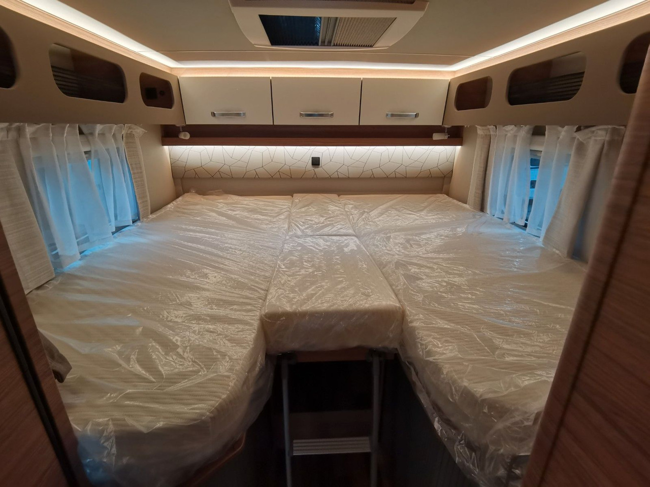 Semi-integrated motorhome Weinsberg CARACOMPACT 600 MEG EDITION-PEPPER/ EINZELBETTEN: picture 17
