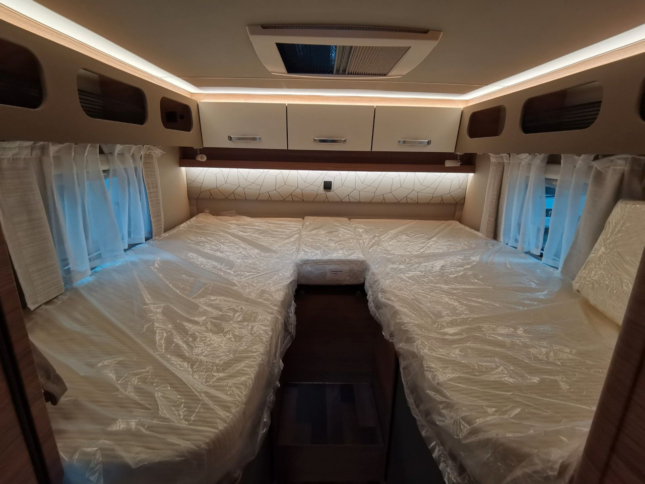 Semi-integrated motorhome Weinsberg CARACOMPACT 600 MEG EDITION-PEPPER/ EINZELBETTEN: picture 16