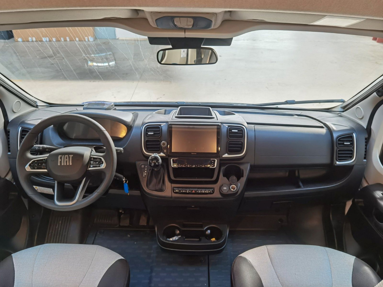 Semi-integrated motorhome Weinsberg CARACOMPACT 600 MEG EDITION PEPPER / MODELL 2025: picture 11