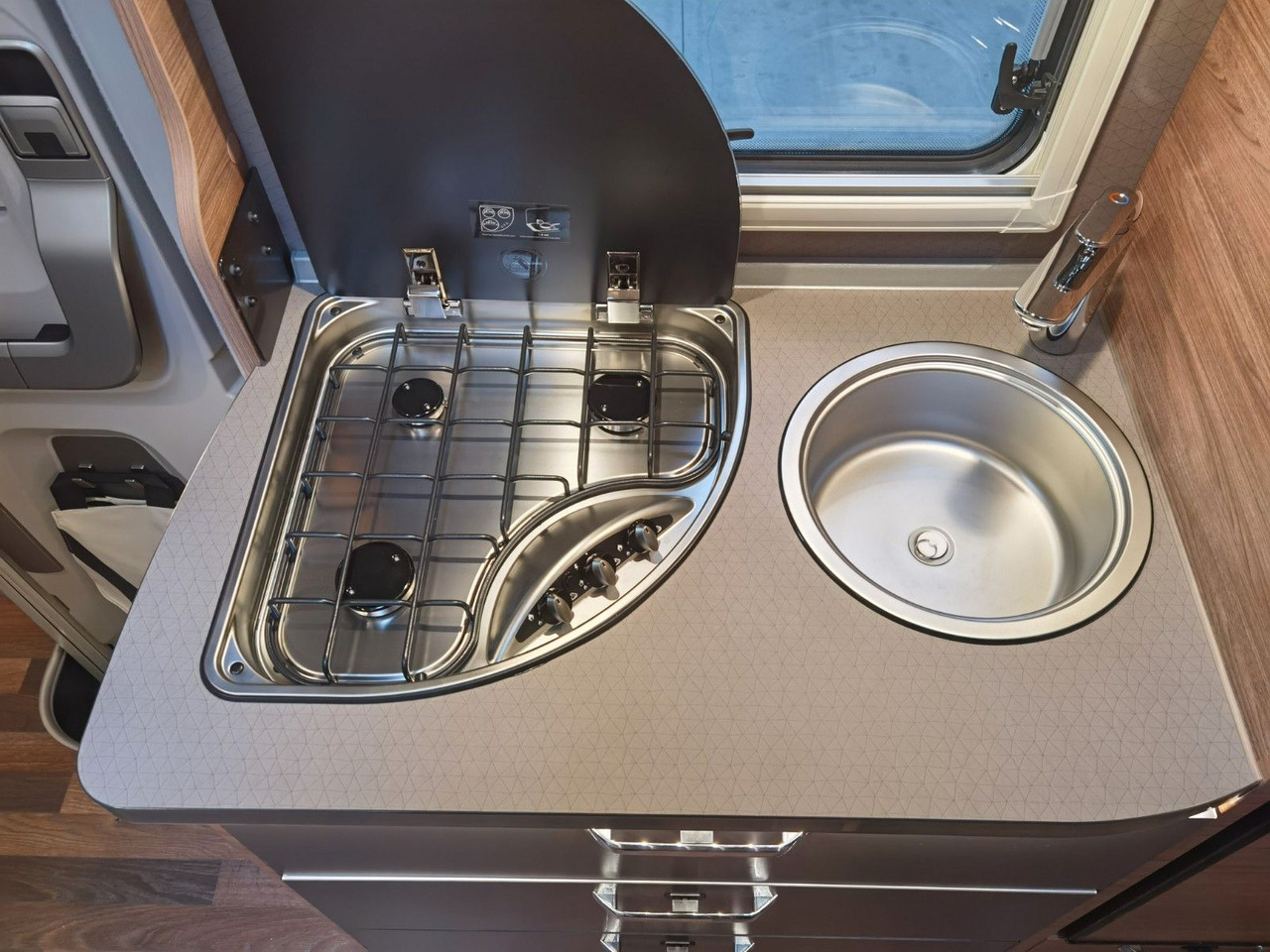 Semi-integrated motorhome Weinsberg CARACOMPACT 600 MEG EDITION PEPPER / MODELL 2025: picture 16