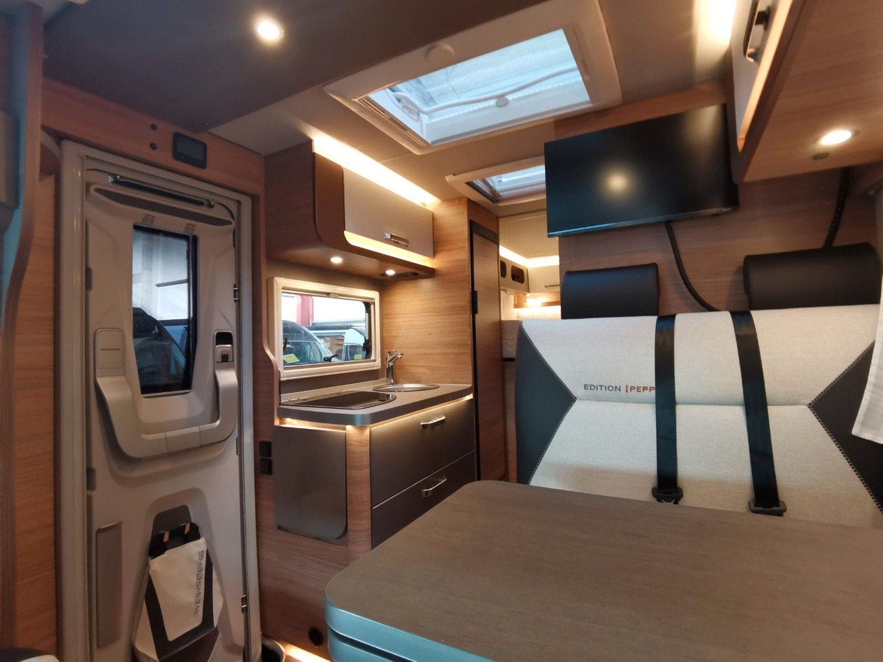Semi-integrated motorhome Weinsberg CARACOMPACT 600 MEG EDITION PEPPER / MODELL 2025: picture 12